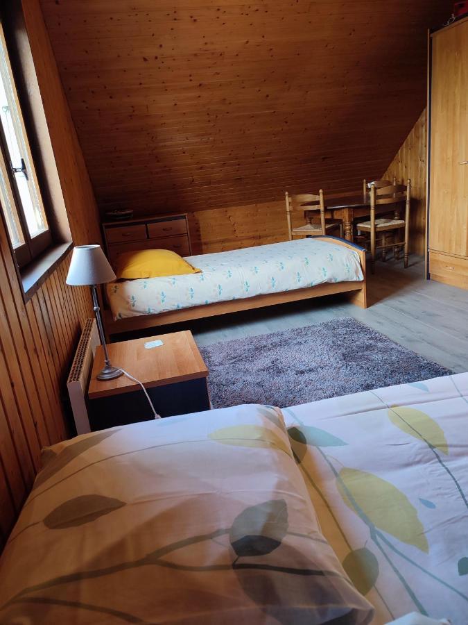 Chambre et salle de bain privative dans maison à la campagne Serley Extérieur photo