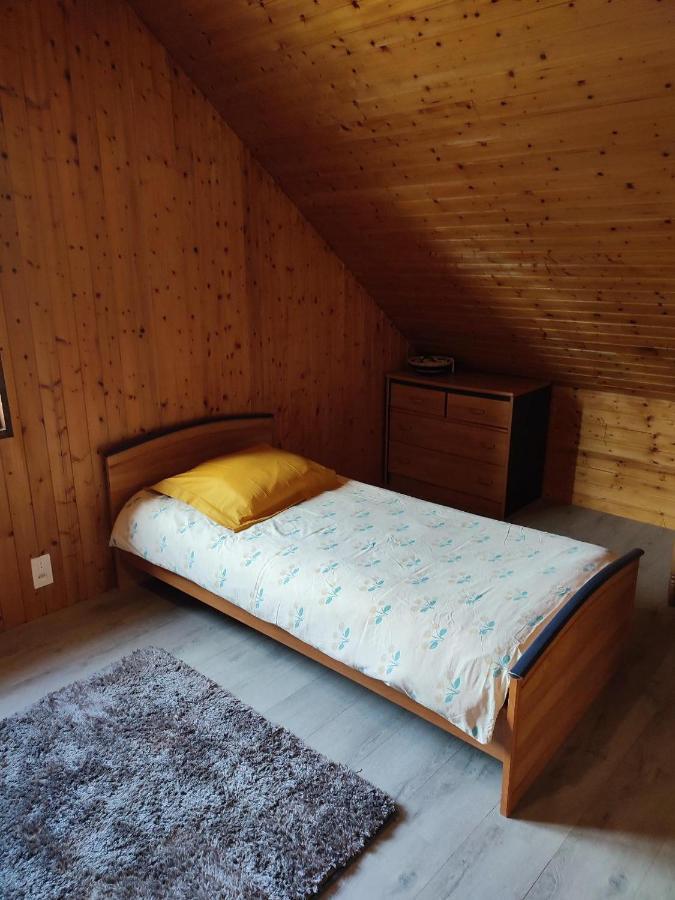 Chambre et salle de bain privative dans maison à la campagne Serley Extérieur photo