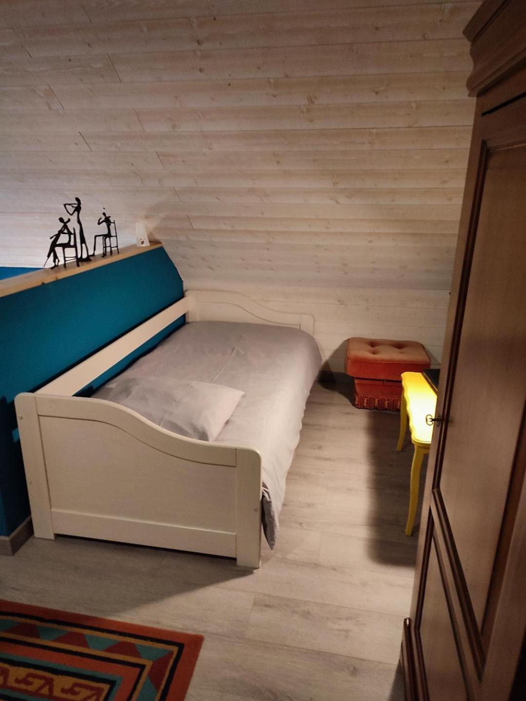 Chambre et salle de bain privative dans maison à la campagne Serley Extérieur photo