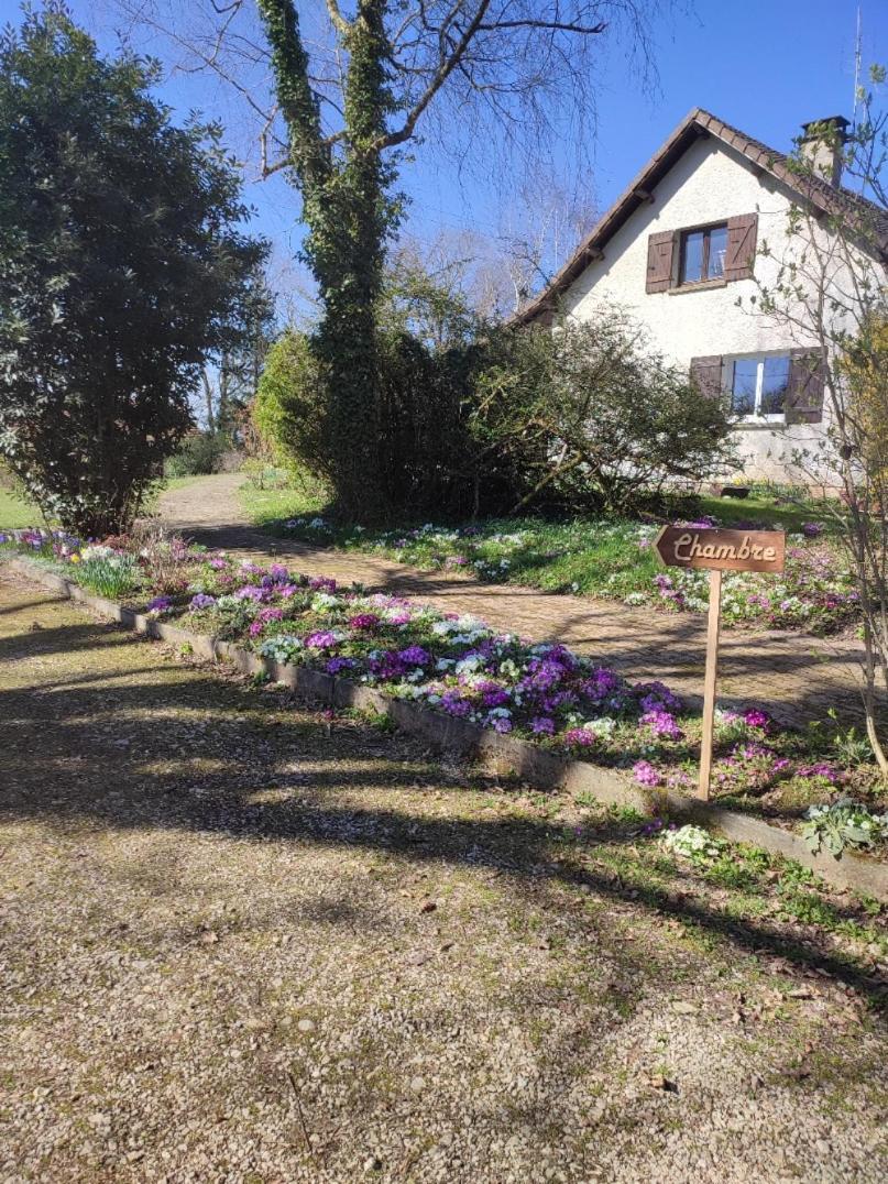 Chambre et salle de bain privative dans maison à la campagne Serley Extérieur photo