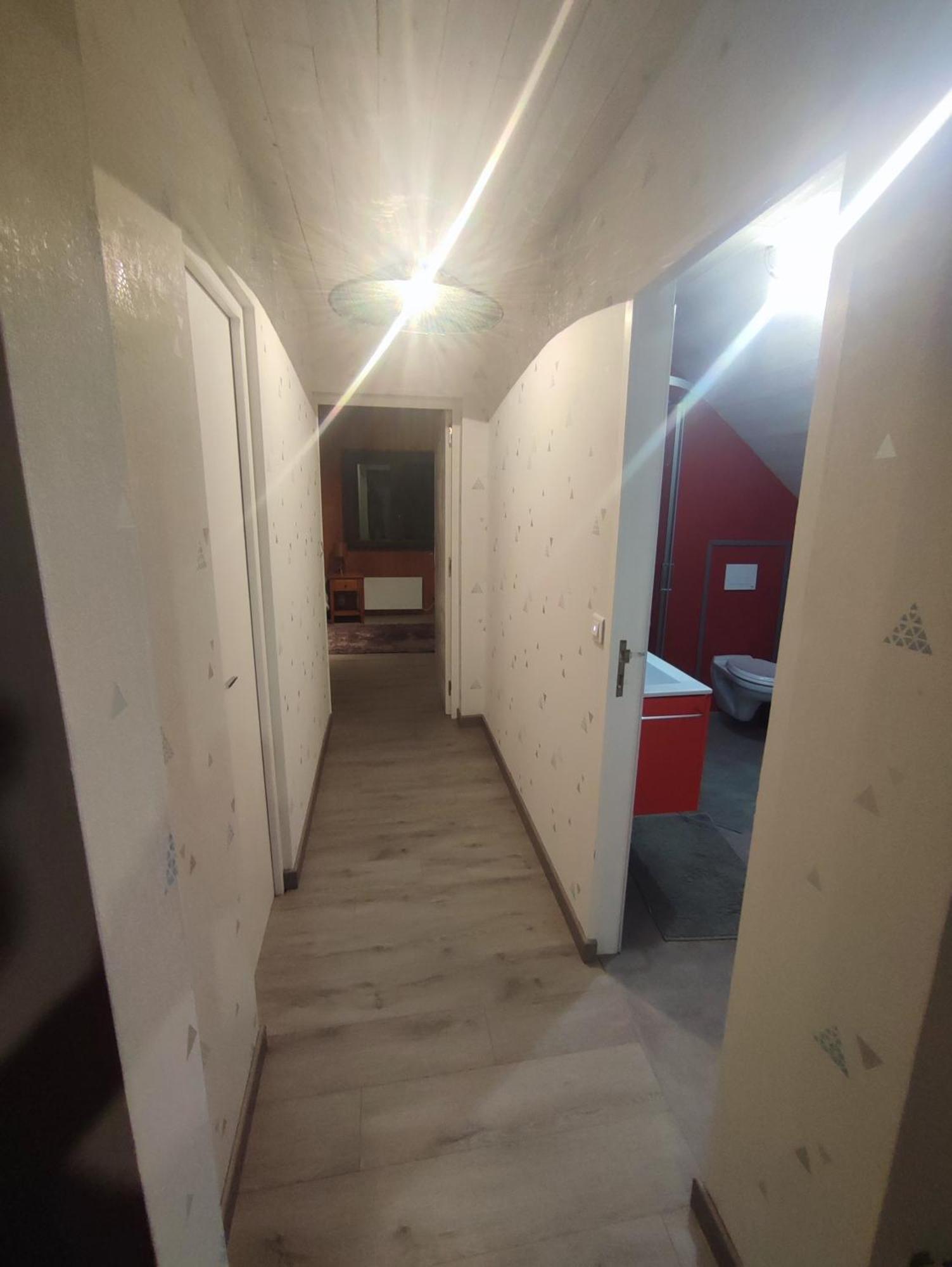 Chambre et salle de bain privative dans maison à la campagne Serley Extérieur photo