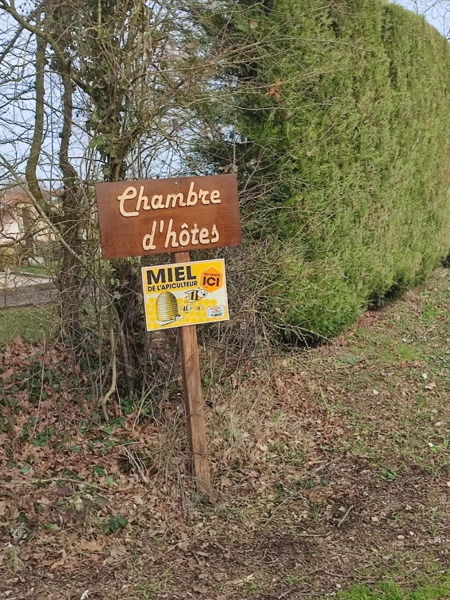 Chambre et salle de bain privative dans maison à la campagne Serley Extérieur photo